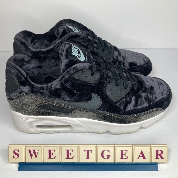 Nike Shoes - Nike Air Max 90 Pinnacle